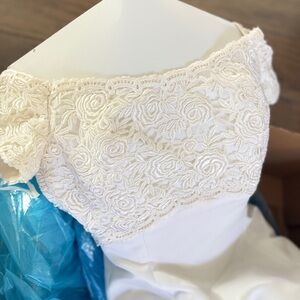 Chic Off-Shoulder Lace Wedding Dress